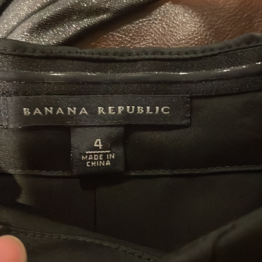 EUC Wonen’s Banana Republic strapless LBD in size 4 - Picture 6 of 7